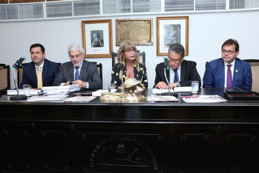 Da esq. para a dir., Fábio Capilé, Carlos Eduardo Machado, Rita Cortez, Antônio Laért Vieira Junior e Álvaro Fernando da Rocha Mota