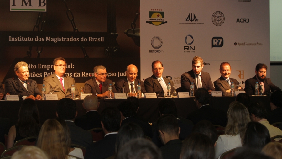 Da esq. para a dir., Técio Lins e Silva, Cláudio de Mello Tavares, Milton Fernandes, Roberto Guimarães, Luis Felipe Salomão, Paulo César Salomão Filho, Carlos Prudêncio e Zacarias Pagnanelli.
